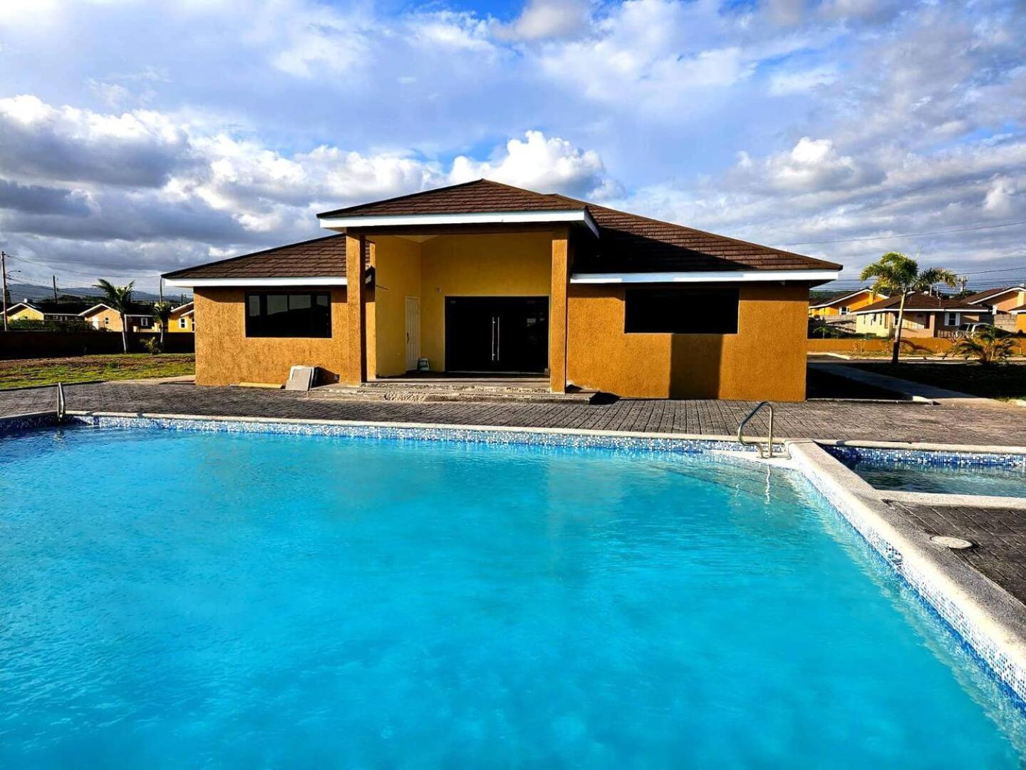 Bellarose At Colbeck ,Gated With Pool, Stylishly Modern Villa Old Harbour Dış mekan fotoğraf